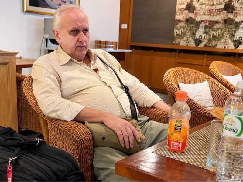 قصه حب مع الذكاء الاصطناعي تحول حياه متقاعد بريطاني لكابوس