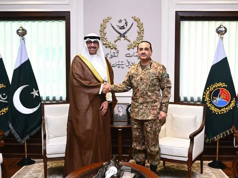 وزير الدفاع يلتقي قائد الجيش الباكستاني عاصم منير