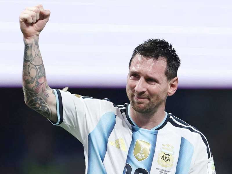 الاسطوره ميسي يعلن اعتزاله اللعب الدولي مع الارجنتين