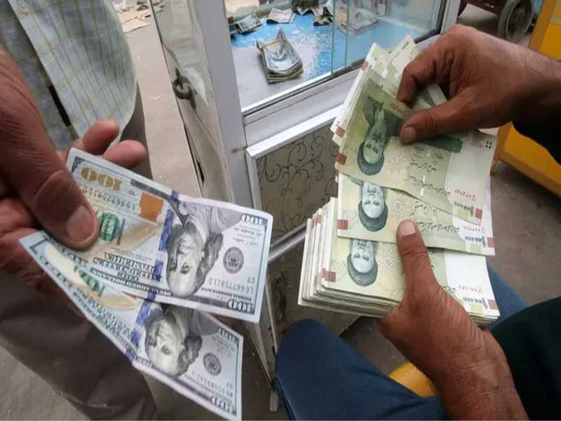 الريال الايراني يهوي لمستوي تاريخي الدولار يساوي 2.2 مليون ريال