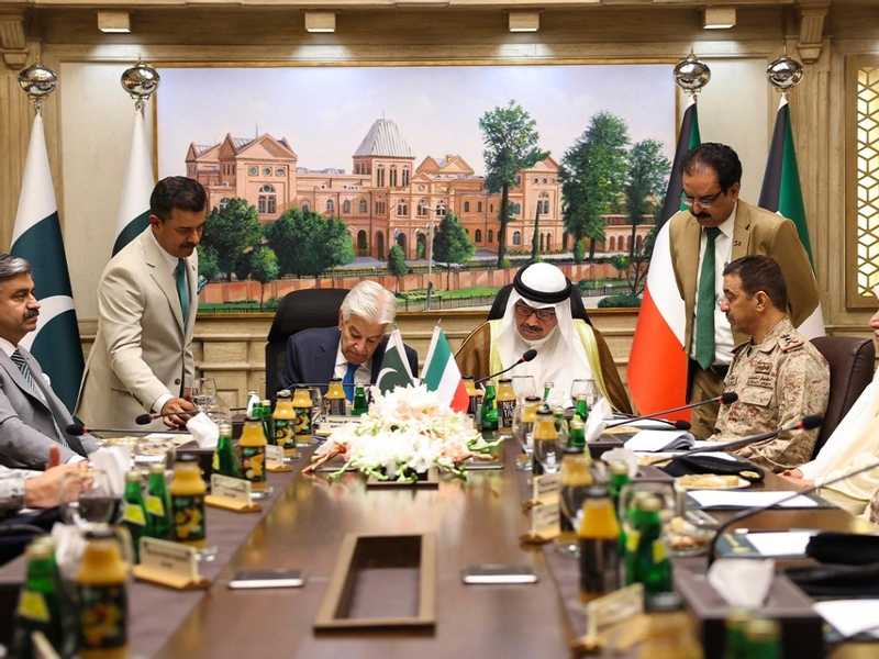 الكويت تبرم اتفاقيه الدفاع والتعاون العسكري المشترك مع باكستان