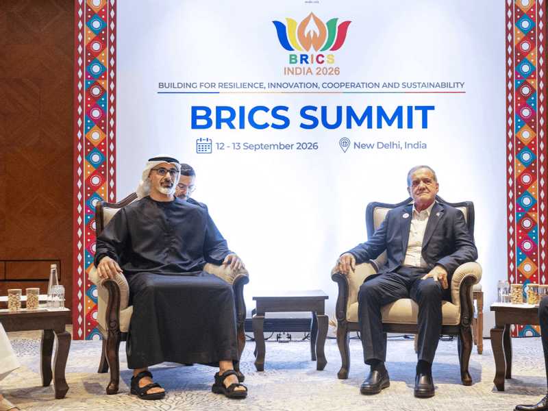 ولي عهد ابوظبي والرئيس الايراني يبحثان خفض التصعيد بالمنطقه