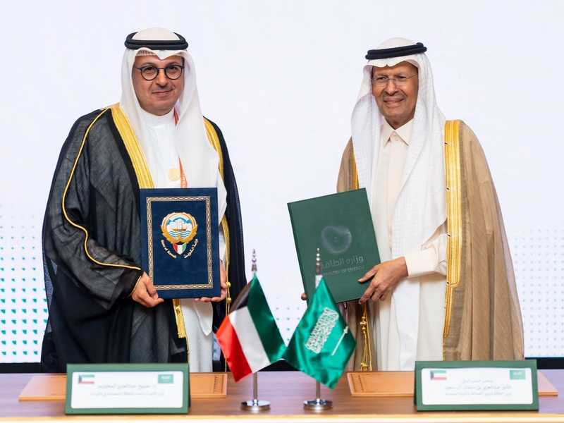 الكويت والسعوديه توقعان مذكره تفاهم للتعاون في مجالي الكهرباء والطاقه المتجدده