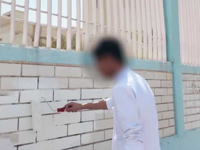 وزارت کشور فردی را به دلیل نوشتن روی دیوار یکی از مدارس دستگیر کرد