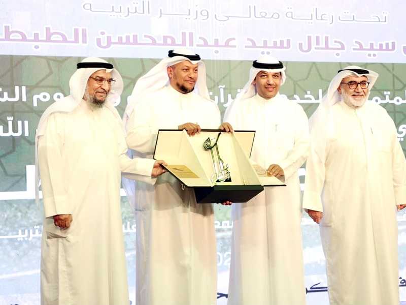تكريم 48 معلما حافظا للقران