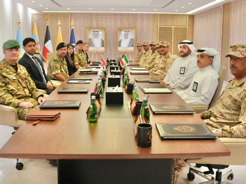 رئيس الاركان يبحث مع مستشار الدفاع الاول البريطاني سبل تعزيز التعاون العسكري