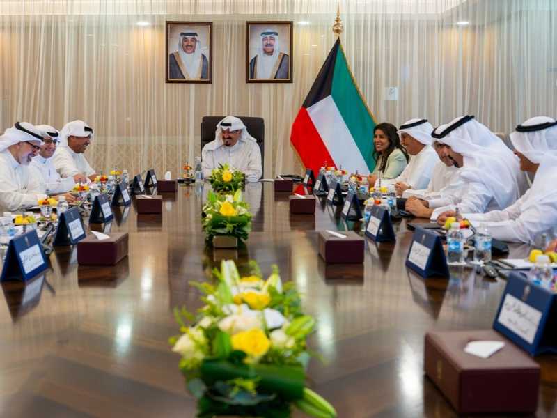 رئيس الوزراء: تكثيف الجهود وتسهيل الاجراءات المتعلقه باليات تنفيذ المشاريع التنمويه
