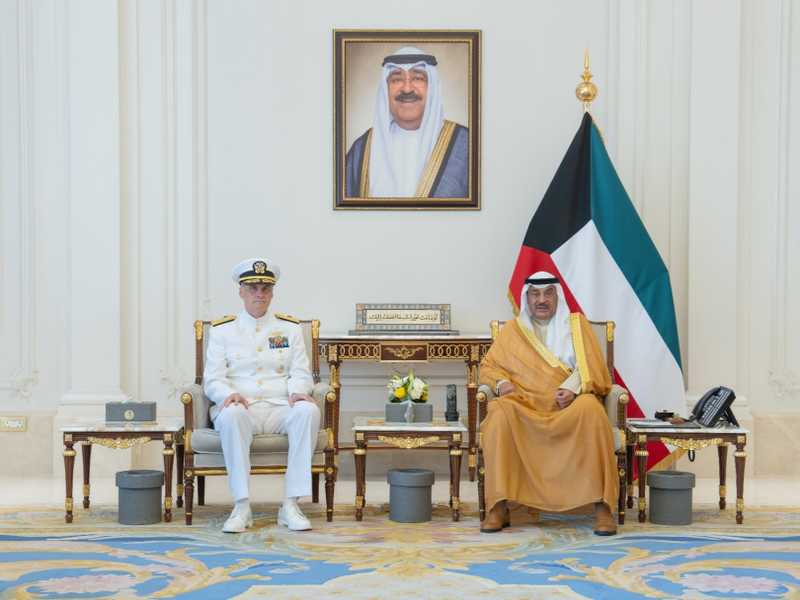 سمو ولي العهد يستقبل نائب الادميرال قائد القياده المركزيه للقوات البحريه الامريكيه والاسطول الخامس