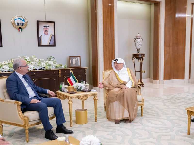 وزير شؤون الديوان الاميري ورئيس ديوان سمو ولي العهد يستقبلان السفير المغربي